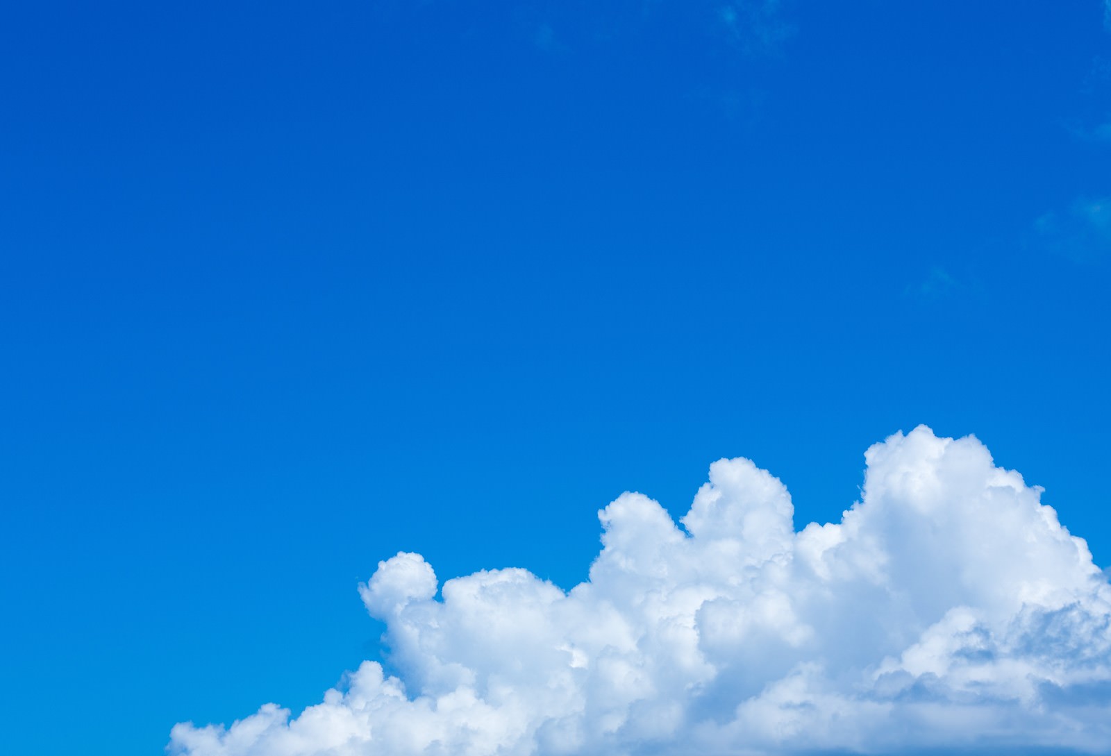 積乱雲、夏の空